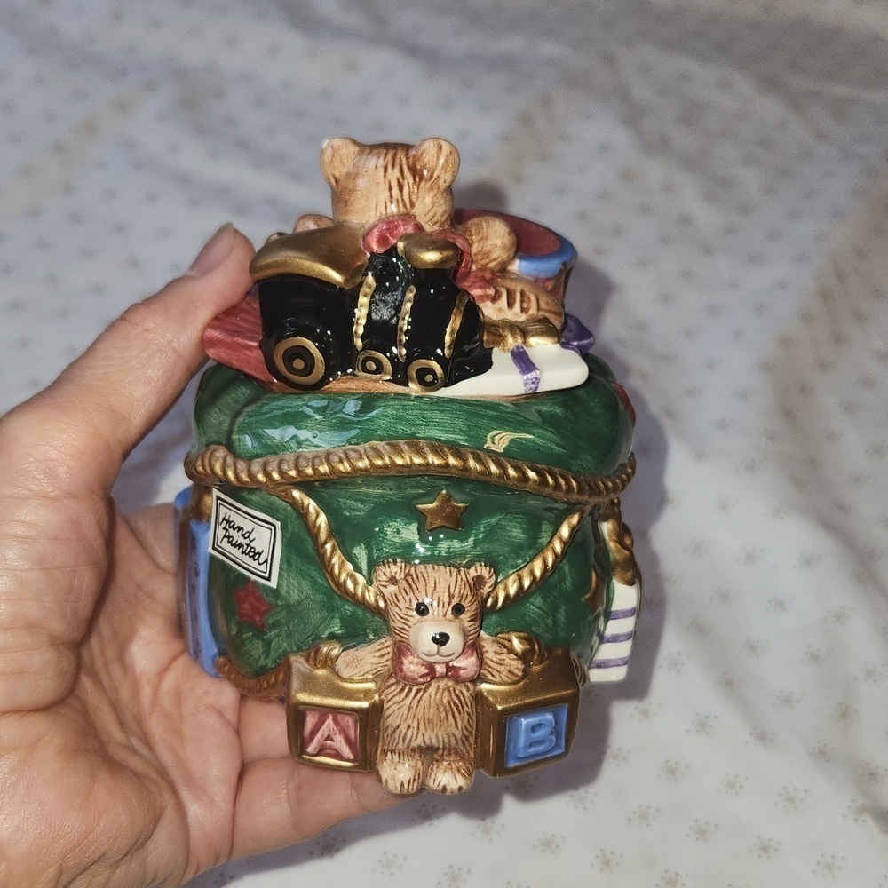 New Vintage Fitz & Floyd 1994 hand painted Holiday ceramic candle with lid